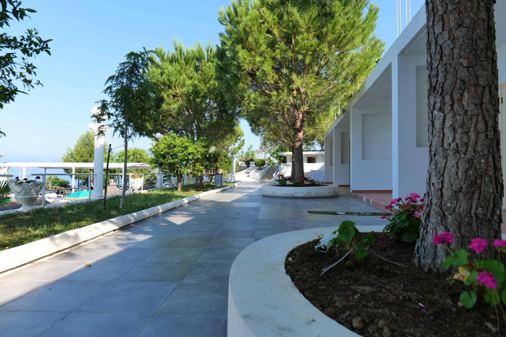 Edva Resort Radhime Exterior photo