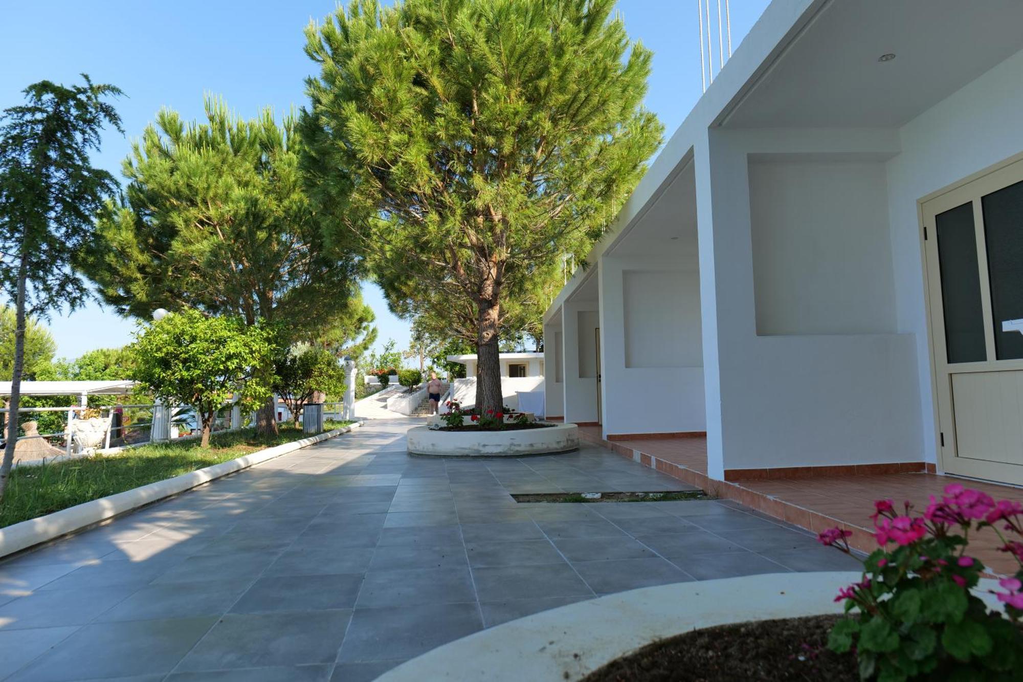 Edva Resort Radhime Exterior photo