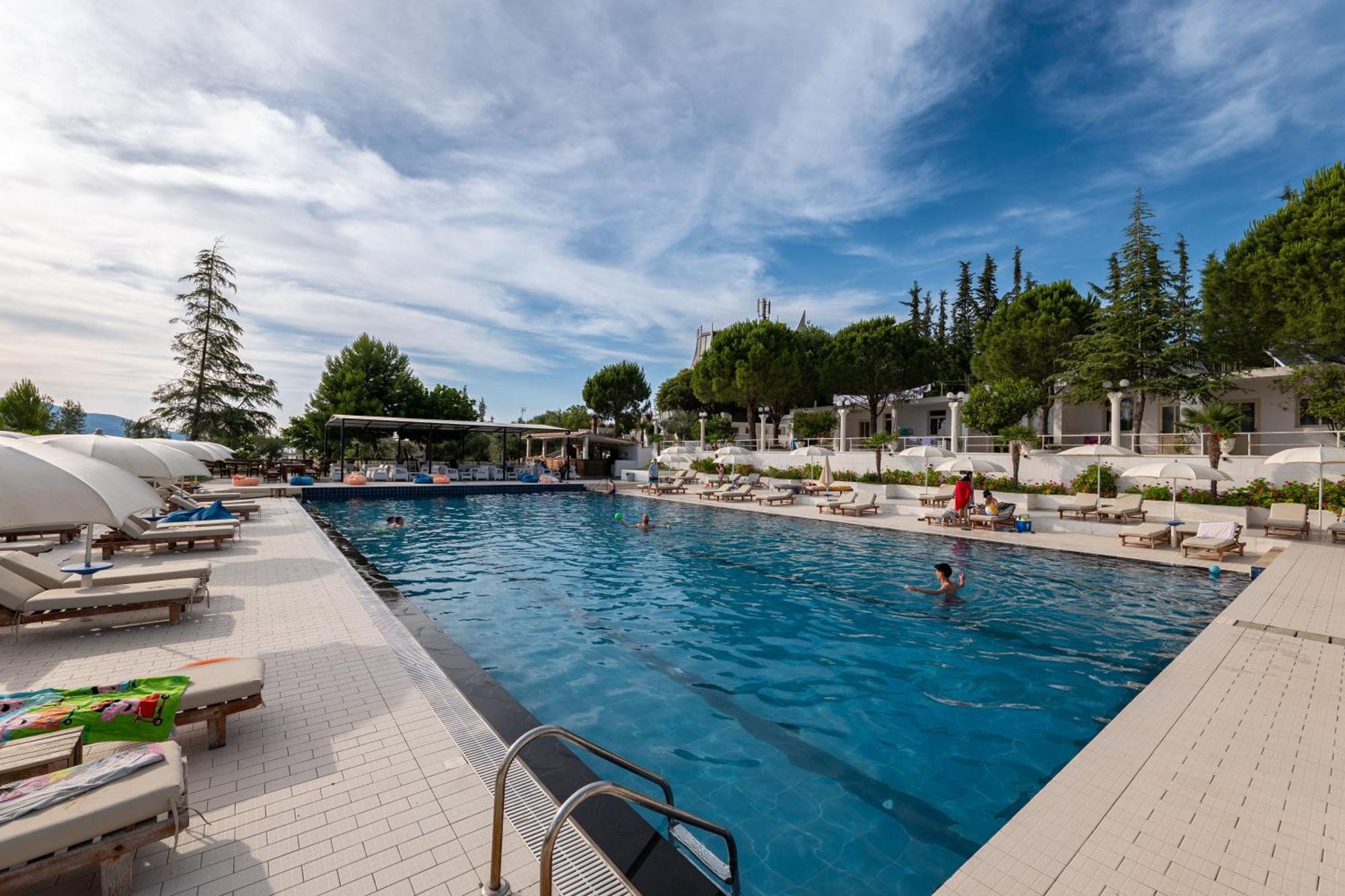 Edva Resort Radhime Exterior photo