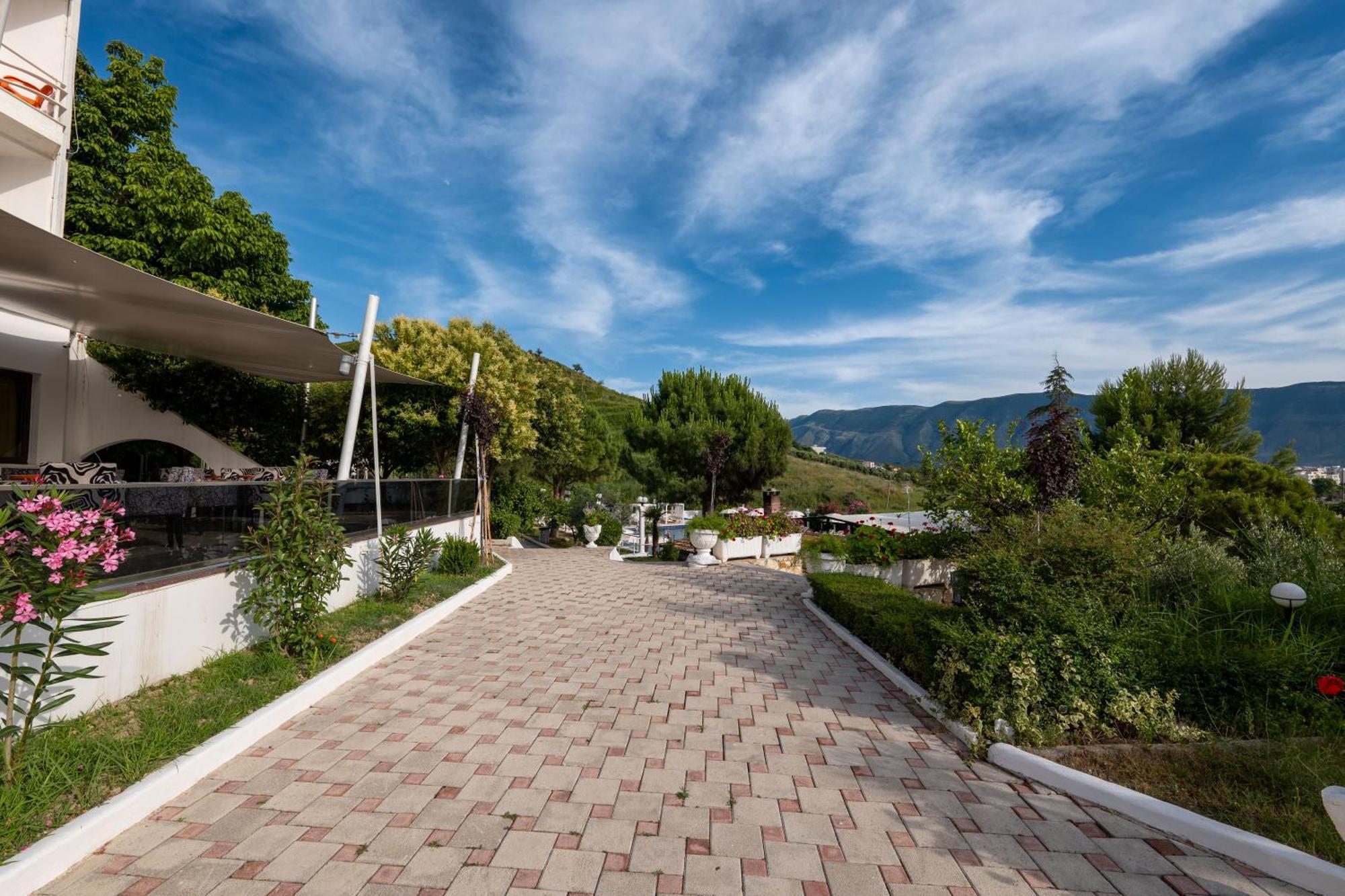 Edva Resort Radhime Exterior photo