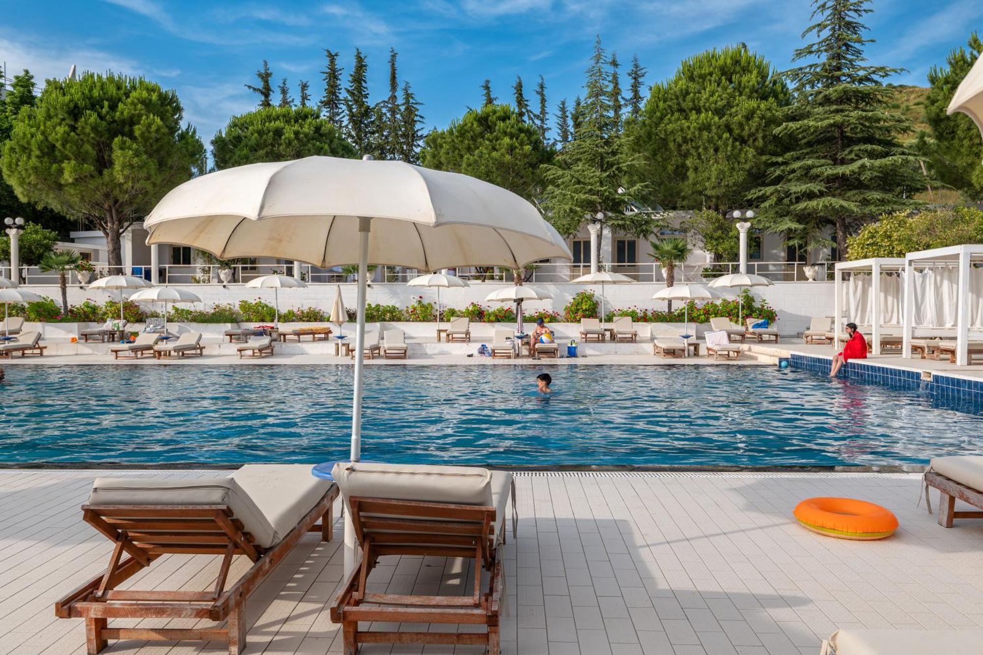 Edva Resort Radhime Exterior photo