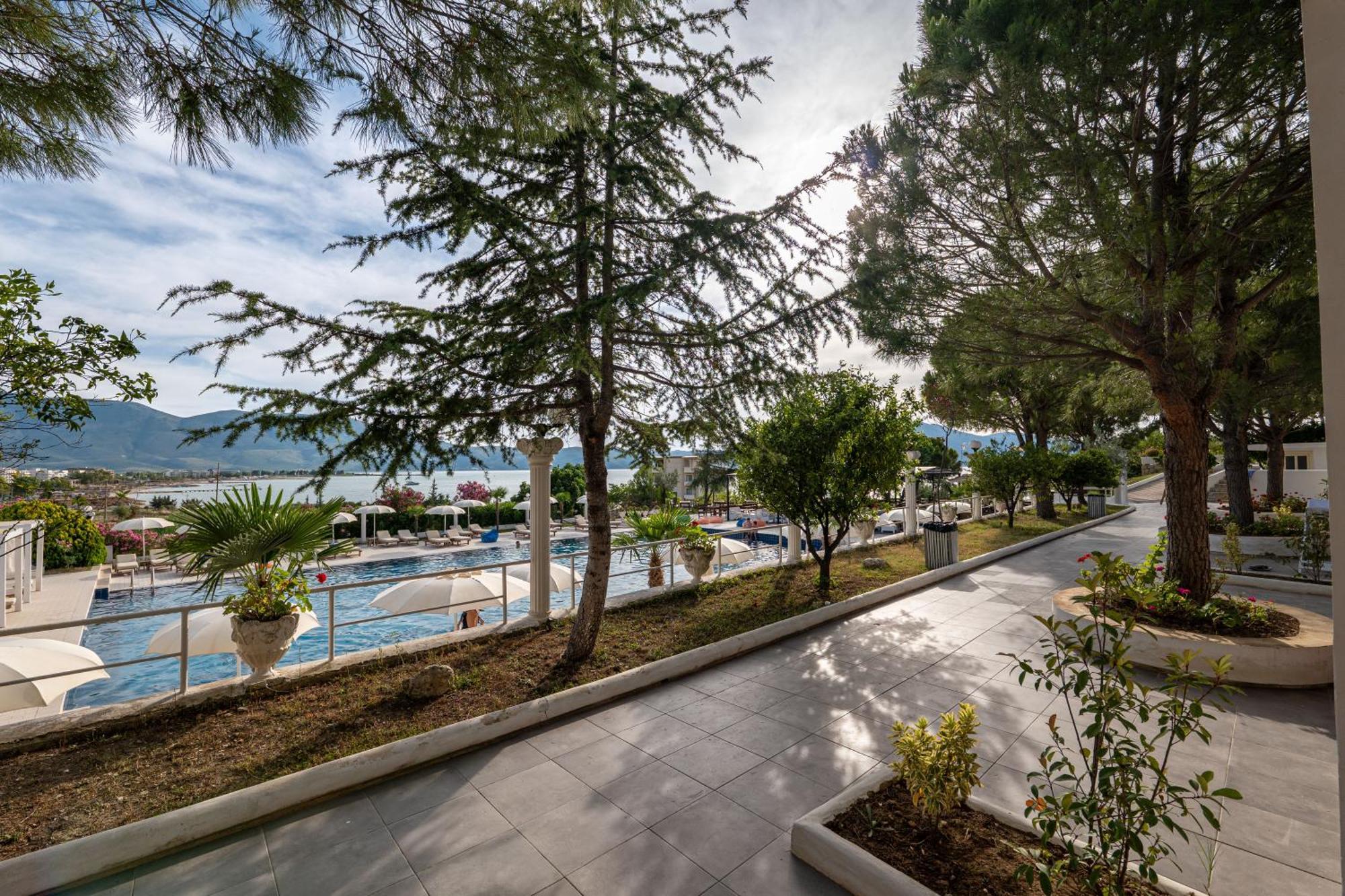 Edva Resort Radhime Exterior photo